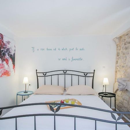 Guest House Mendi Trogir Exterior photo