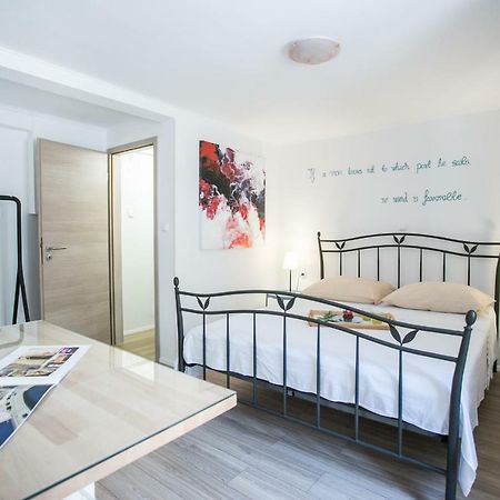 Guest House Mendi Trogir Exterior photo