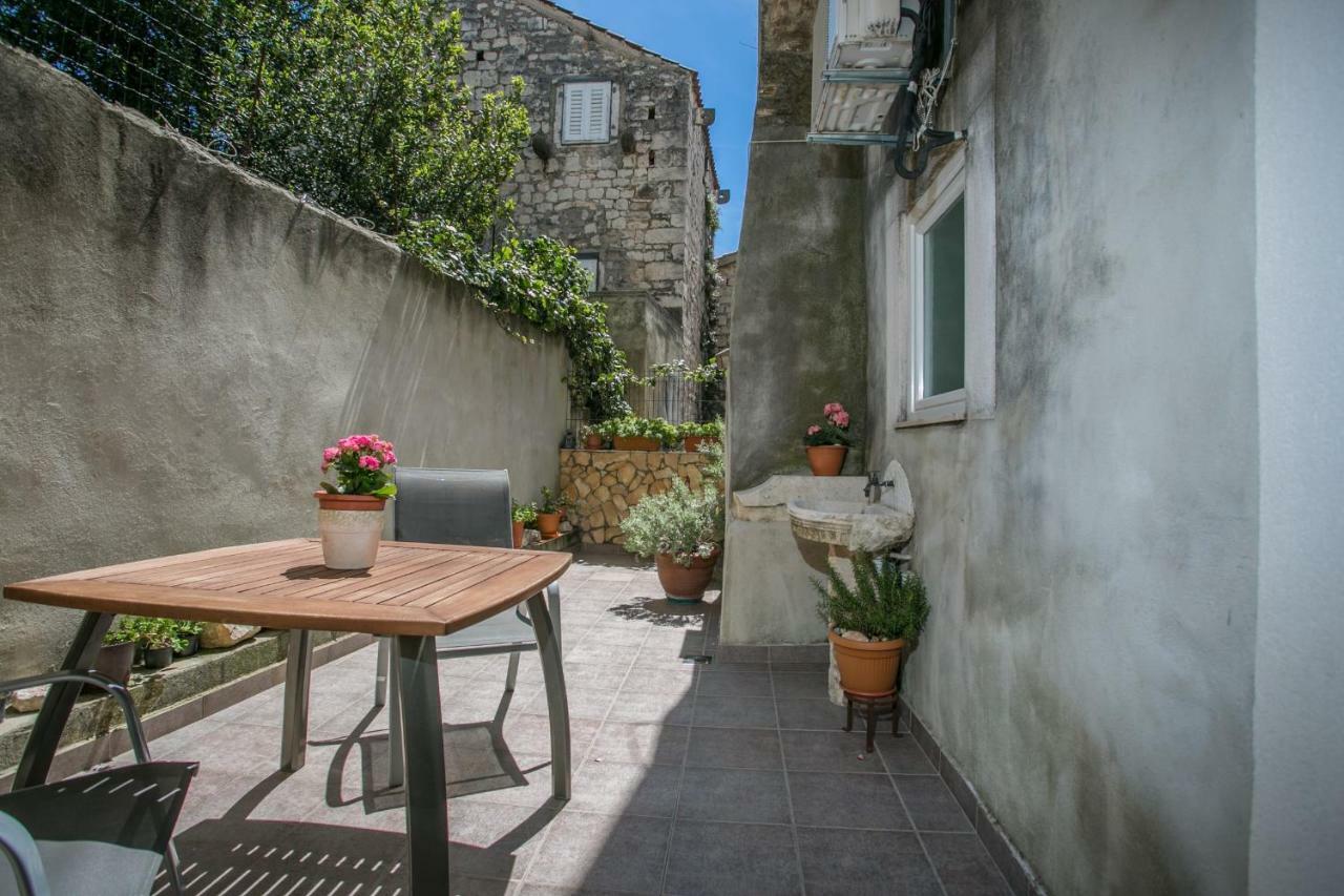Guest House Mendi Trogir Exterior photo