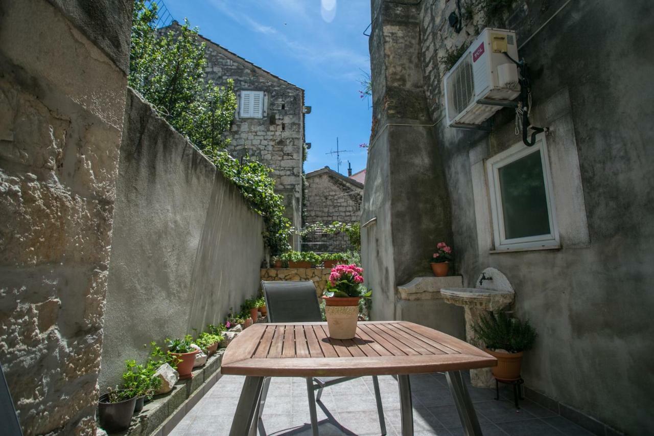 Guest House Mendi Trogir Exterior photo