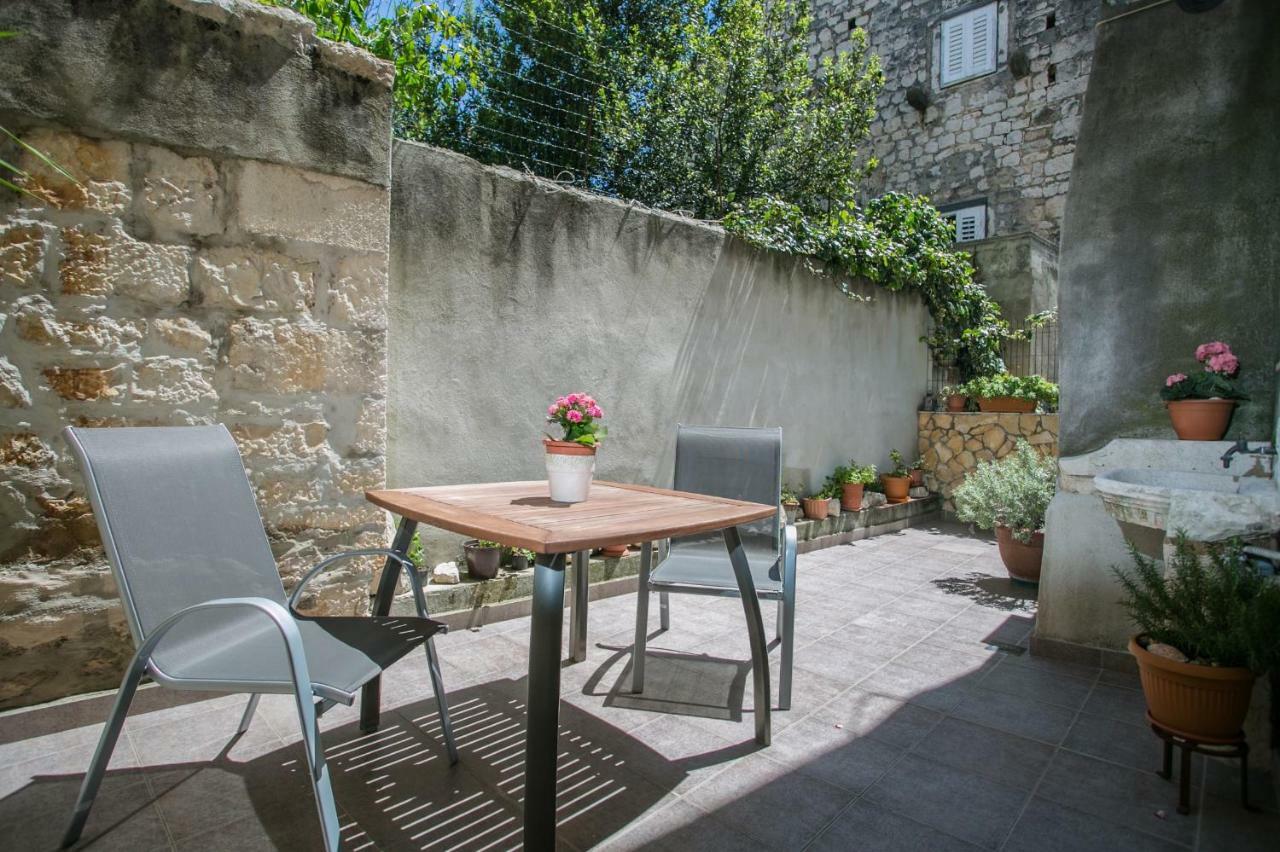 Guest House Mendi Trogir Exterior photo