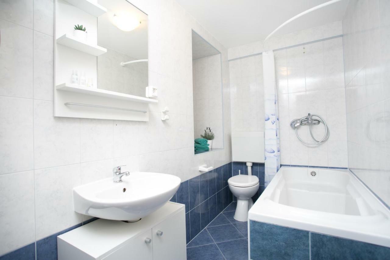 Guest House Mendi Trogir Exterior photo